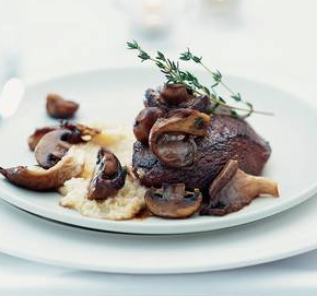 Gebakken reebiefstuk met bospaddenstoelen